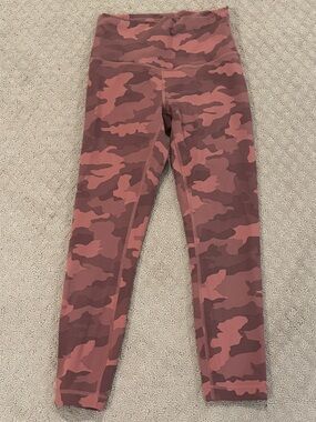 Women’s Pink Camo LuLu Lemon leggings size 6